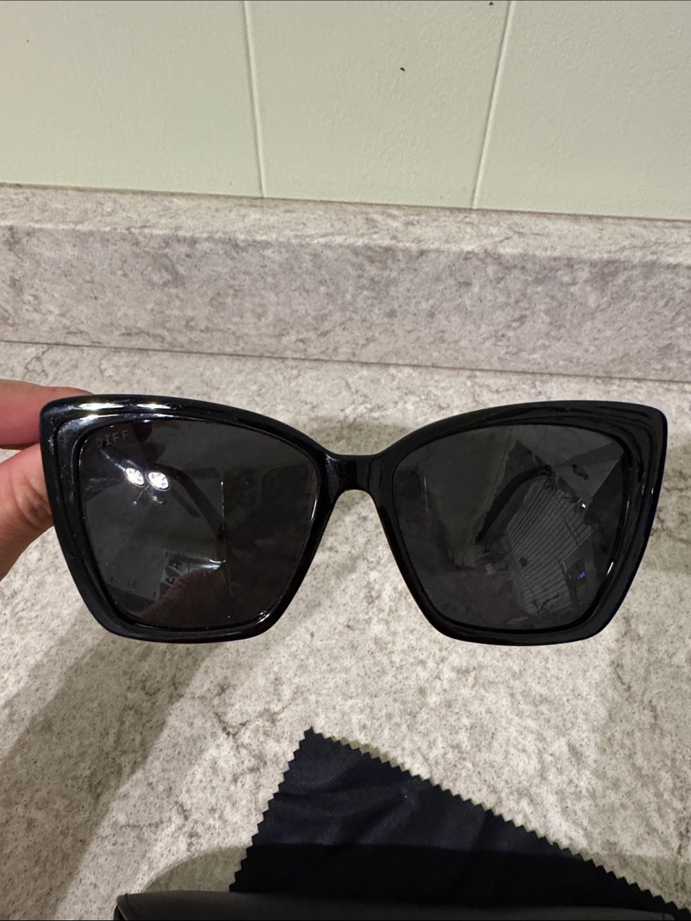 Diff black cat eye sunglasses - Picture 2 of 5